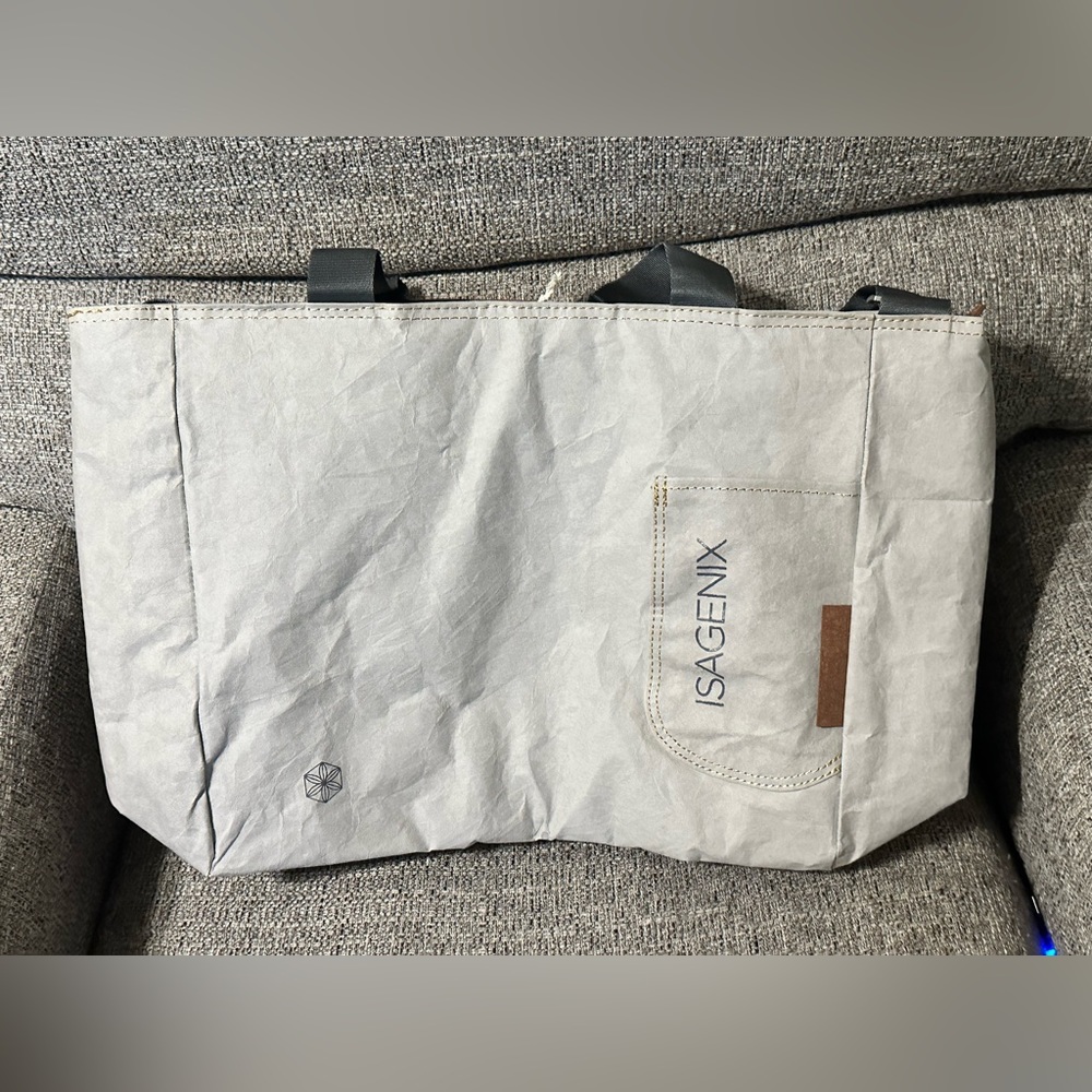 NEW - Isagenix Limited Edition Out of the Woods Insulated Tote